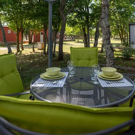 2 Bedroom Amazing In Casa vacanze Obrovac
