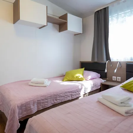 2 Bedroom Amazing In Casa vacanze