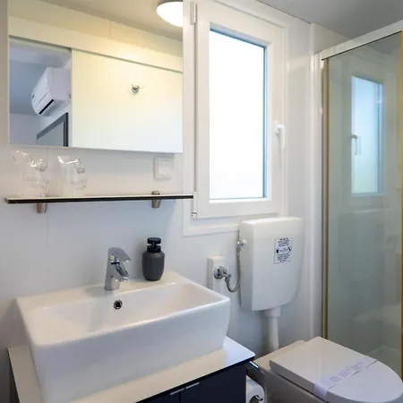 2 Bedroom Amazing In Casa vacanze Obrovac